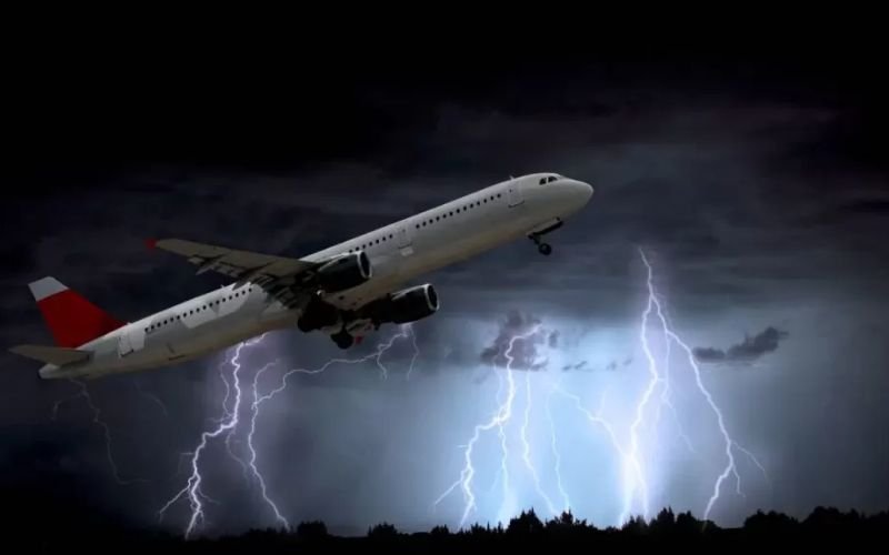 Can Planes Take Off In The Rain & thunderstorms